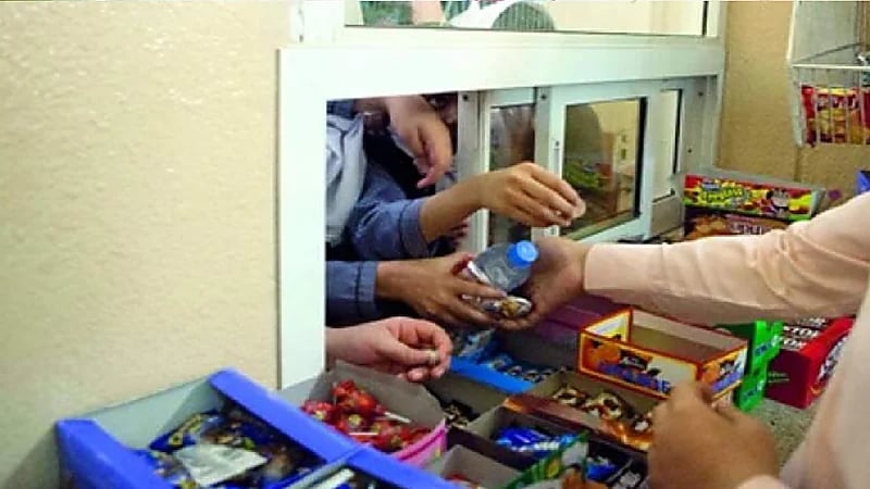 بالفيديو.. مختص: وجبات المقاصف مضرة للطلبة