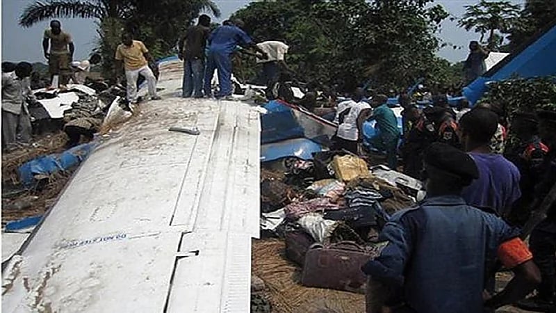 بالصور.. تمساح يتسبب في سقوط طائرة