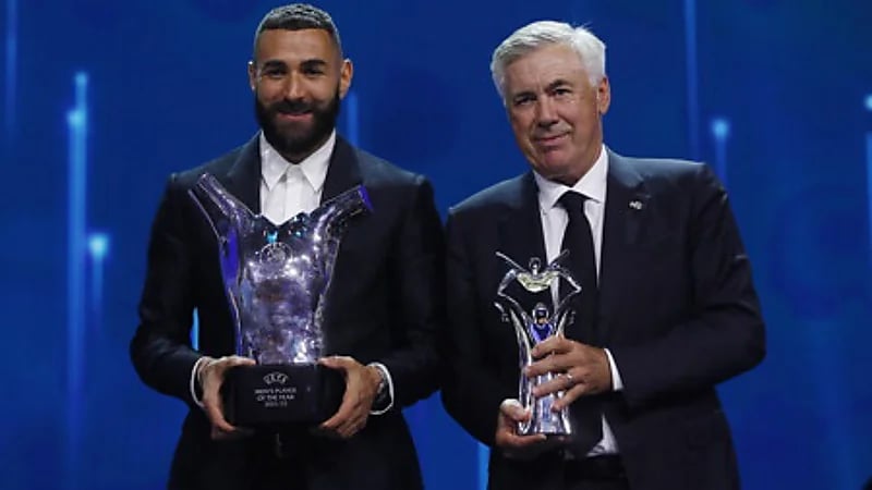 كريم بنزيما يحصل على جائزة أفضل لاعب.. وأنشيلوتي أحسن مدرب