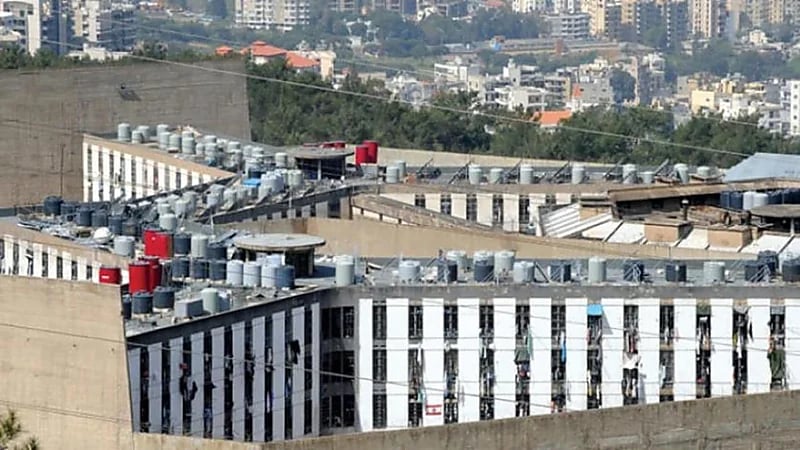 مرض غامض يهدد السجناء في لبنان