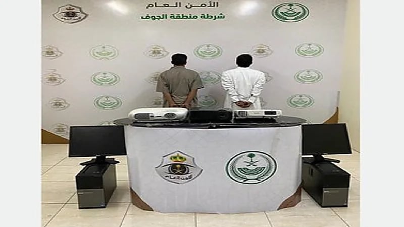 القبض على شخصين لسرقتهما أجهزة إلكترونية في القريات