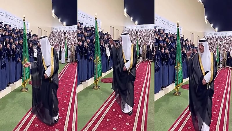 أمير تبوك يشارك طلاب إحدى المدارس فرحة تخرجهم بأداء العرضة - فيديو