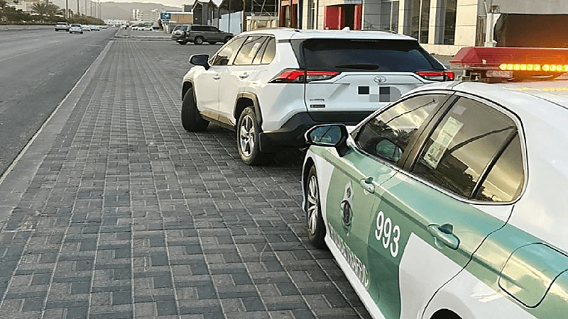 "المرور" يضبط قائد مركبة كان يقود بسرعة متهورة على أحد طرق نجران