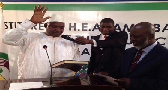 بارو أداما يؤدى اليمين القانونية في السنغال رئيسا لجامبيا