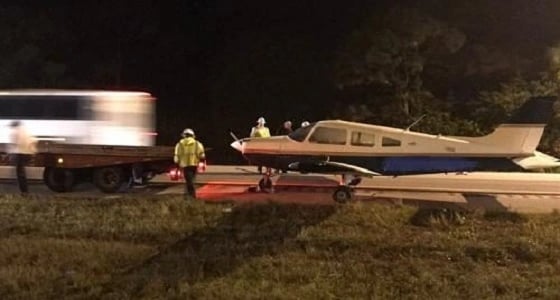 سعودي يهبط اضطراريا بطائرته على طريق سريع في أمريكا