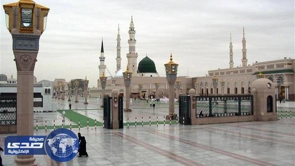 بعد اختفائها 27 عاما ..أتراك  يعثرون على أمهم المختفية  تبيع الهدايا لزوار الحرم