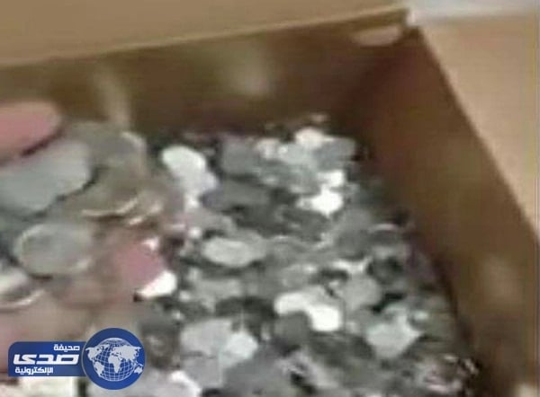 بالفيديو .. مواطن يقدم أتعاب مكتب عقاري على طريقته الخاصة