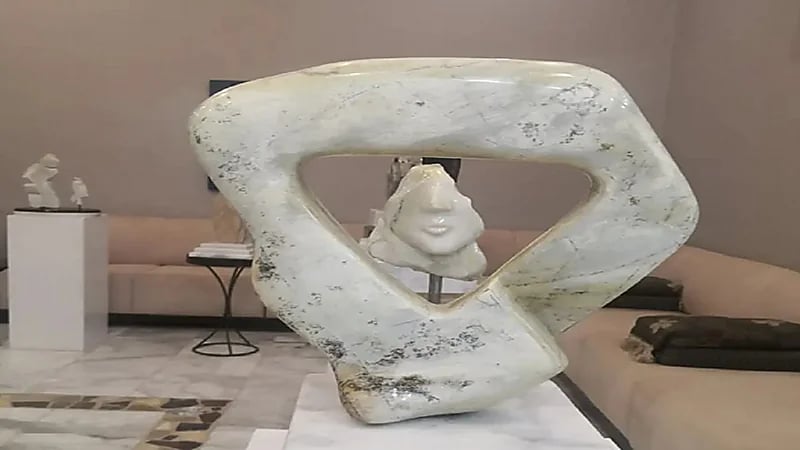 بالصور .. مواطن يحول شغفه بالأحجار لموهبة فريدة في النحت