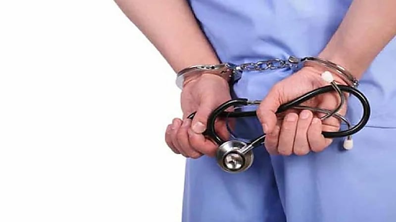 ضبط ممرض تحرش بمريضة أثناء معاناتها من ضيق تنفس