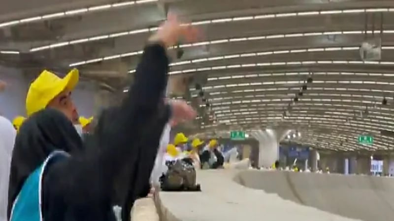 بالفيديو.. حقيقة معتقد الحجاج عن رمي الشيطان بالجمرات