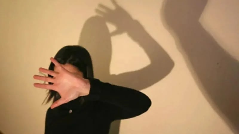 القبض على 3 شبان تناوبوا على اغتصاب فتاتين