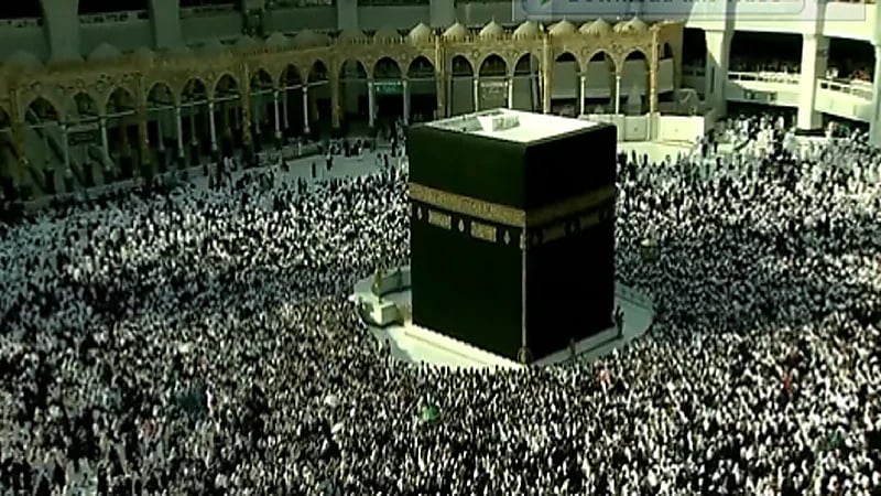 بالفيديو .. منظر مهيب لامتلاء صحن المطاف في الـيوم الـ 17 من شهر رمضان