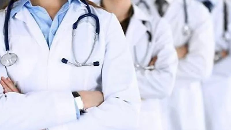 شرط السماح للممارس الصحي بالعمل في القطاع الخاص