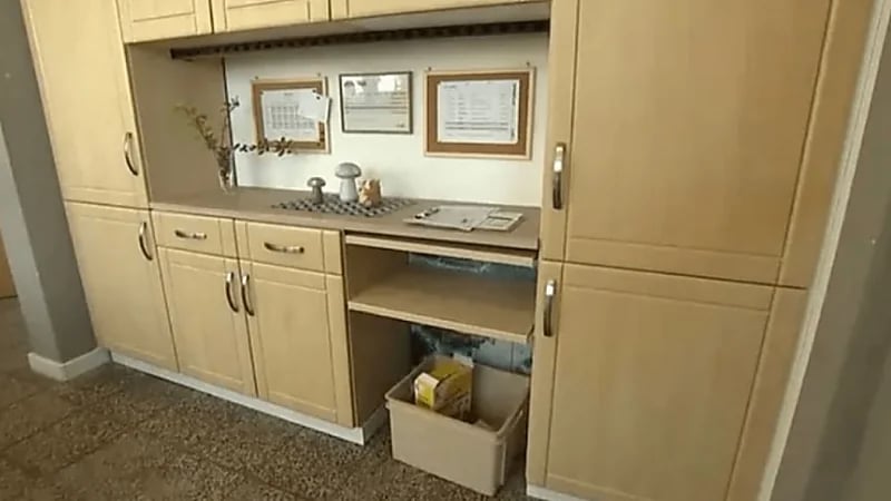 ألماني يعثر على صندوقين مليئين بالأموال في مطبخ قديم