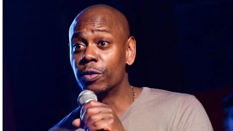 ديف شابيل يتعرض لاعتداء خلال عرض فكاهي في لوس أنجلوس