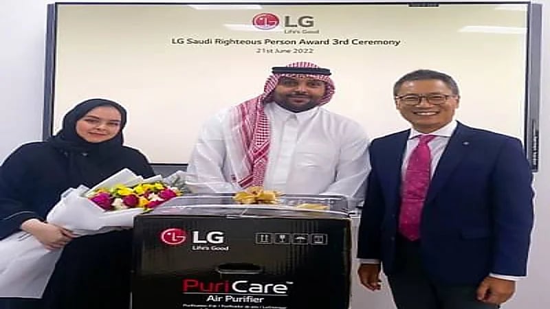 تكريم موظف في مطار جدة بعد إنقاذه طائرة وركابها من كارثة  