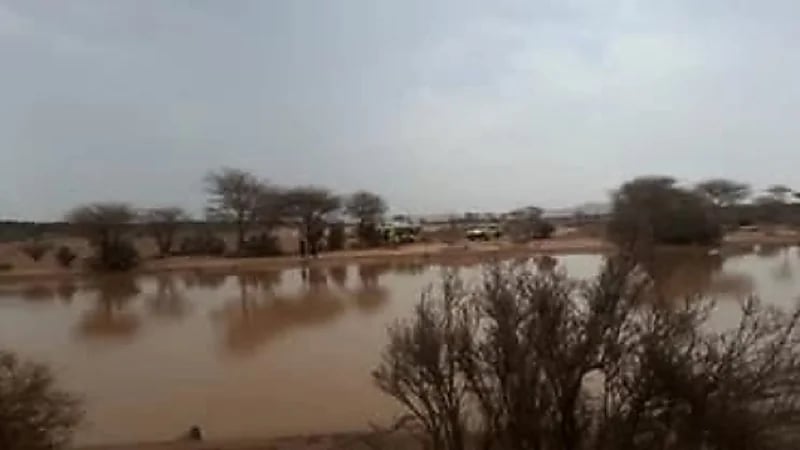 حادث مفجع.. غرق 4 مواطنين في السيل أثناء إنقاذ زميلهم