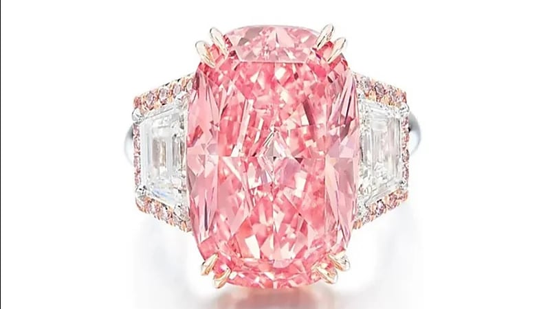 57.7 مليون دولار سعر ماسة وردية في هونغ كونغ