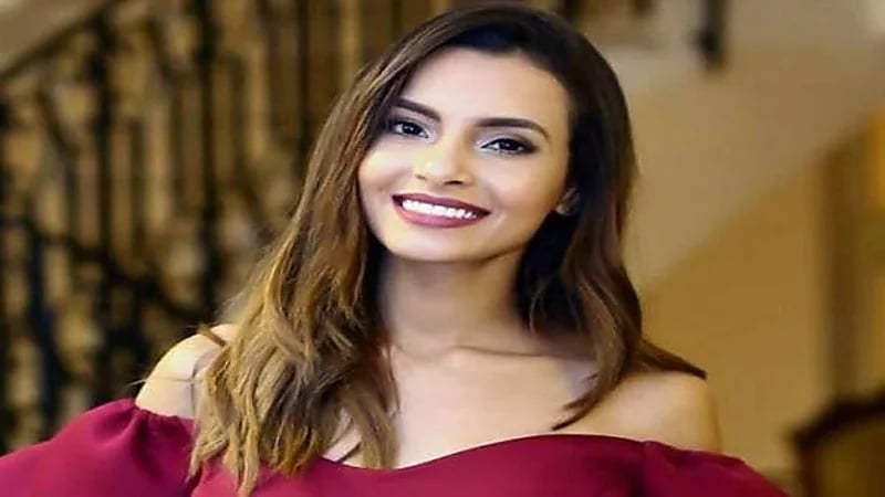 كارمن سليمان تخطف الأنظار بإطلالة أنيقة