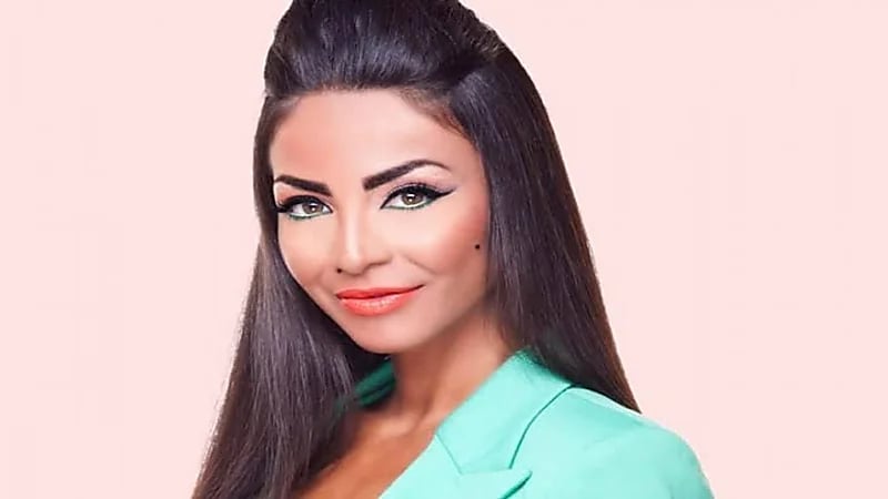 شاهد.. دولي شاهين تفاجئ جمهورها بإطلالة مثيرة 