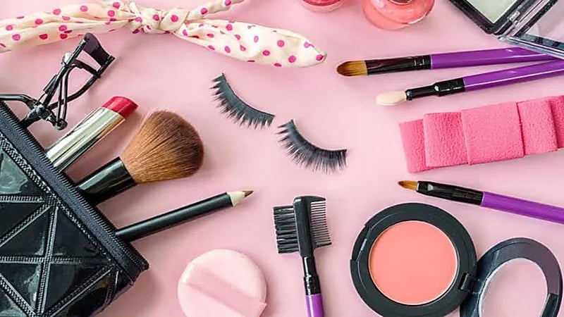 معلومات يشترط وجودها في البطاقة التعريفية لمنتجات التجميل