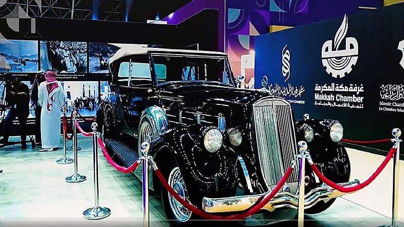 بالفيديو .. قصة سيّارة الملك عبدالعزيز التي تزين معرض إكسبو الحج