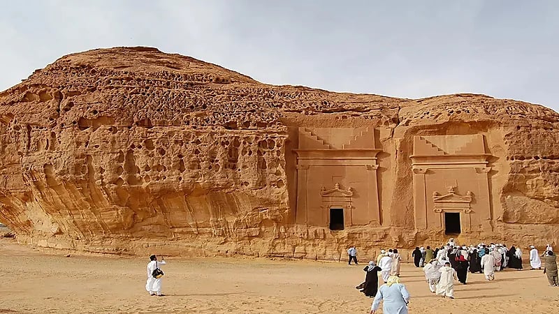 أستاذ المالية: الاحتفالات الرياضية تحرك الجانب السياحي