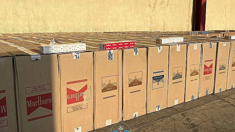 بالفيديو.. جمارك الكويت تحبط تهريب كميات ضخمة من السجائر قبل دخولها المملكة