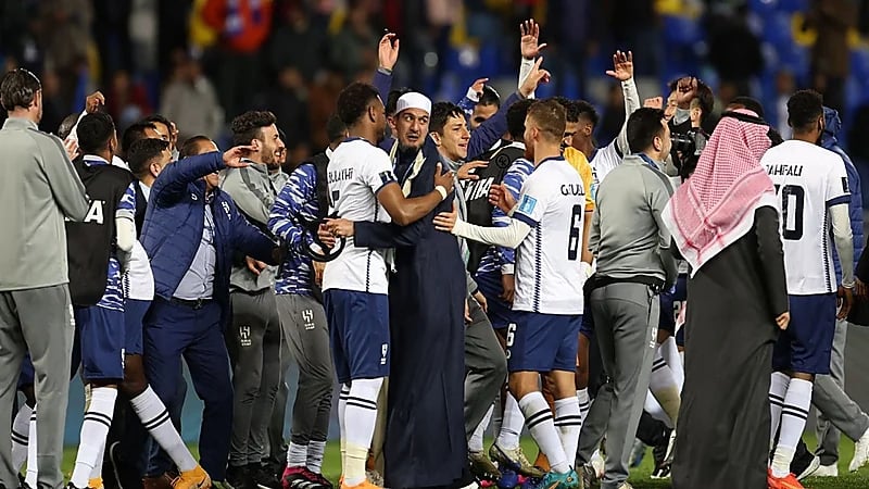 وزير الرياضة يقدم 500 ألف ريال لكل لاعب هلالي 