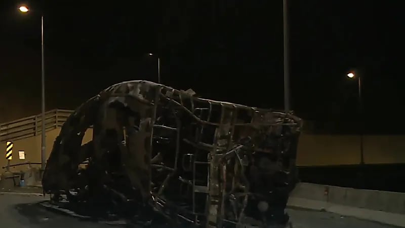 بالفيديو.. وفاة 20 وإصابة 29 آخرين إثر انقلاب حافلة بعقبة شعار بعسير