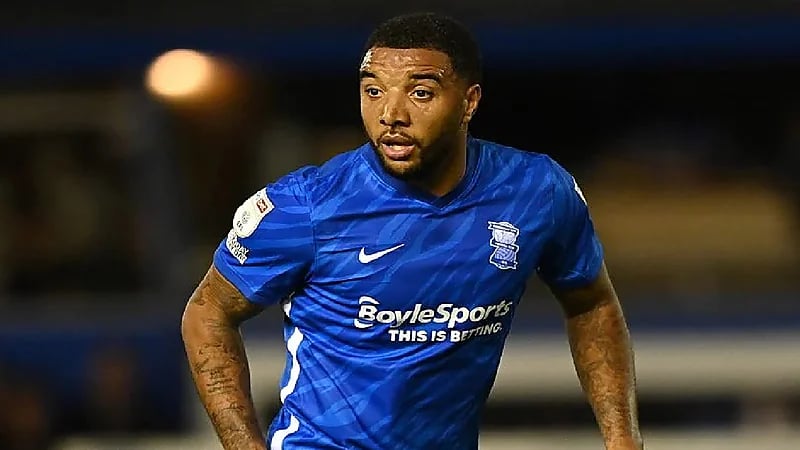 لاعب بالدوري الإنجليزي يروي مقالب صادمة في غرفة ملابس اللاعبين