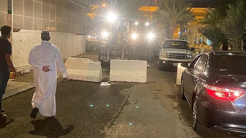 بالصور .. أمانة العاصمة المقدسة تزيل تعديات بمخطط الزاهر