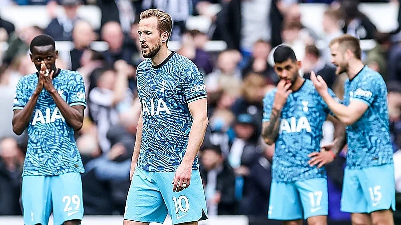 بعد الهزيمة المدوية من نيوكاسل.. لاعبو توتنهام يعوضون المشجعين