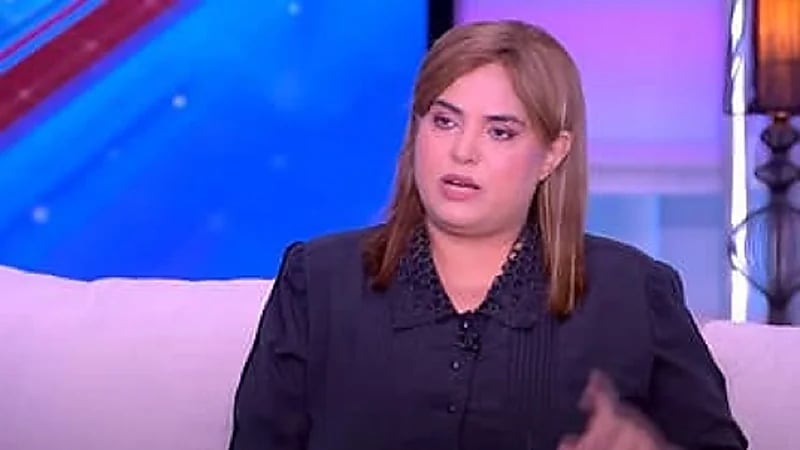 وفاء مكي تكشف تورط فنانة شهيرة بقضية تعذيب خادمتين بعد 22 عام