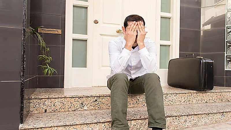 مدرب حياة: طرد الآباء للأبناء من المنزل سببه فشل التواصل بينهم