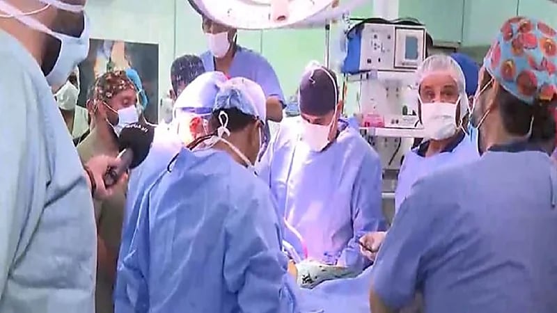 لحظة فصل التوأم السيامي النيجيري "حسنا وحسينة" (فيديو)