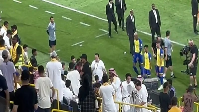 رونالدو يشتبك مع حارس الشباب .. فيديو