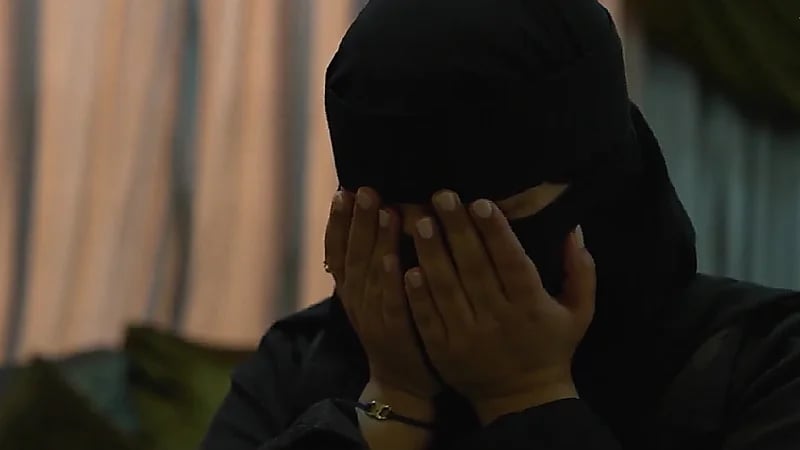 قصة فتاة توفي والدها وفاجأها السرطان (فيديو)