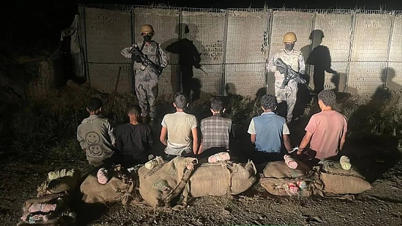 القبض على 6 مخالفين لنظام أمن الحدود لتهريبهم 120 كيلوجرامًا من القات المخدر