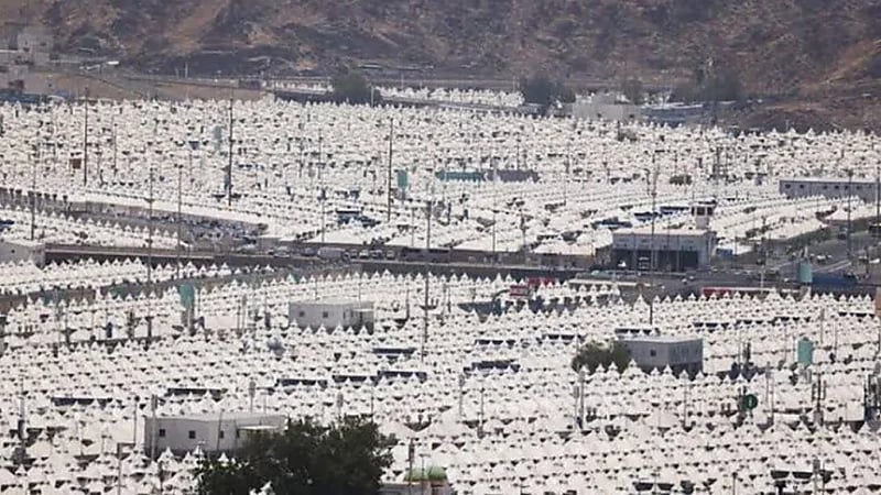 الحجاج يصلون إلى مشعر منى لقضاء أيام التشريق