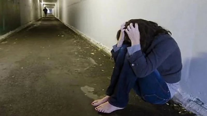 القبض على شابين قاما باغتصاب شقيقتهما