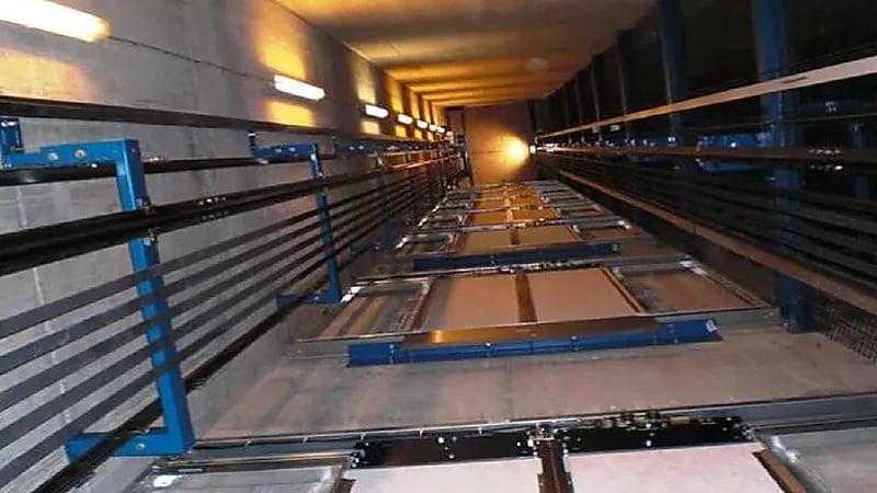 سقوط مواطن من المصعد خلال تواجده في مصر