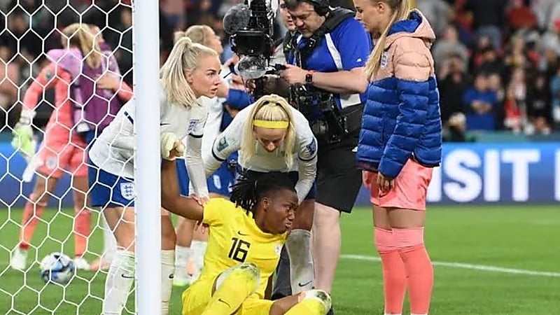 بعد مواساة حارسة نيجيريا الإشادة بلاعبة إنجلترا