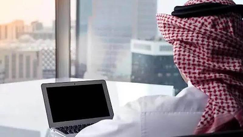 محامي يؤكد أن فزعة الزميل لزميله لتغطيته في الدوام جريمة جنائية