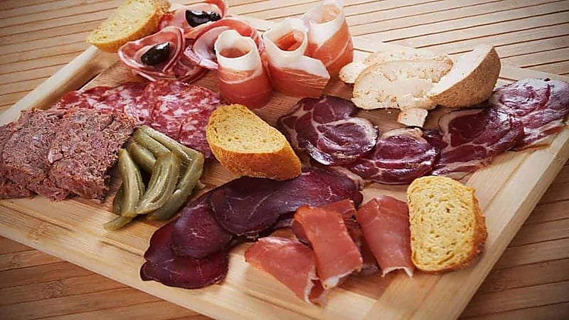 أطعمة تزيد خطر الإصابة بالسرطان