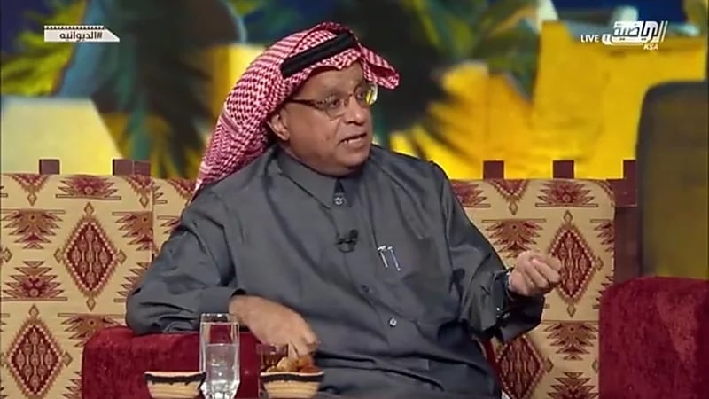 الصرامي: رئيسا الاتحاد والأهلي يطالبان بلاعبين قيمتهم 4 مليار عبر الواتساب.. فيديو