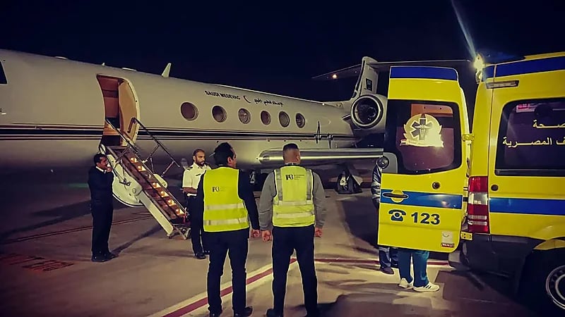نقل مواطن في حالة طبية حرجة من القاهرة إلى المملكة