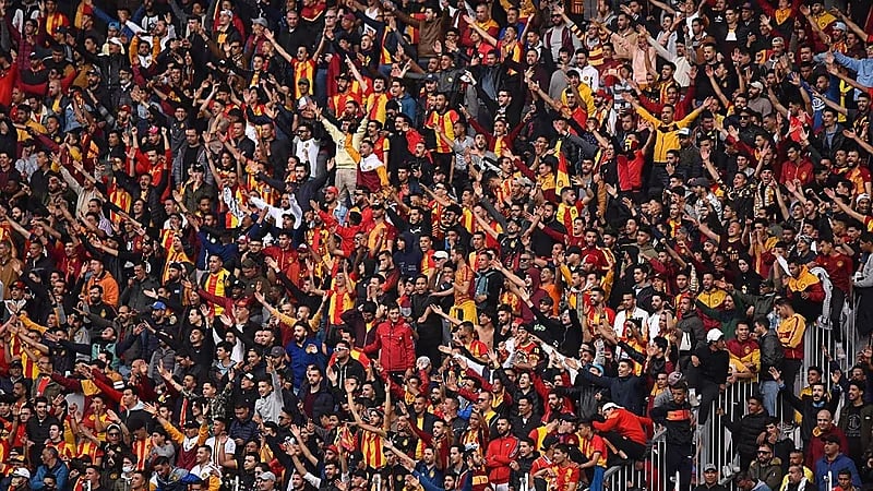 النجم الساحلي يطالب بمعاقبة الترجي بسبب جماهيره