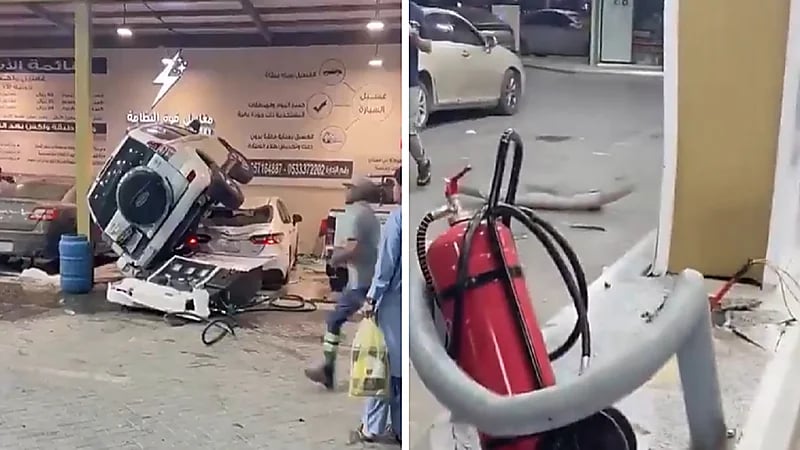 سيارة تقتحم محطة وقود وتصعد فوق مركبة أخرى بالرياض .. فيديو