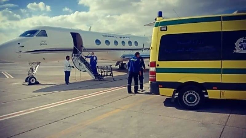 نقل حالتين حرجتين لمواطنين من مصر إلى المملكة